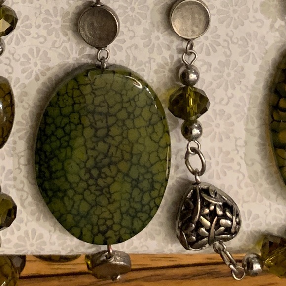 Long, Green Necklace - Picture 5 of 6